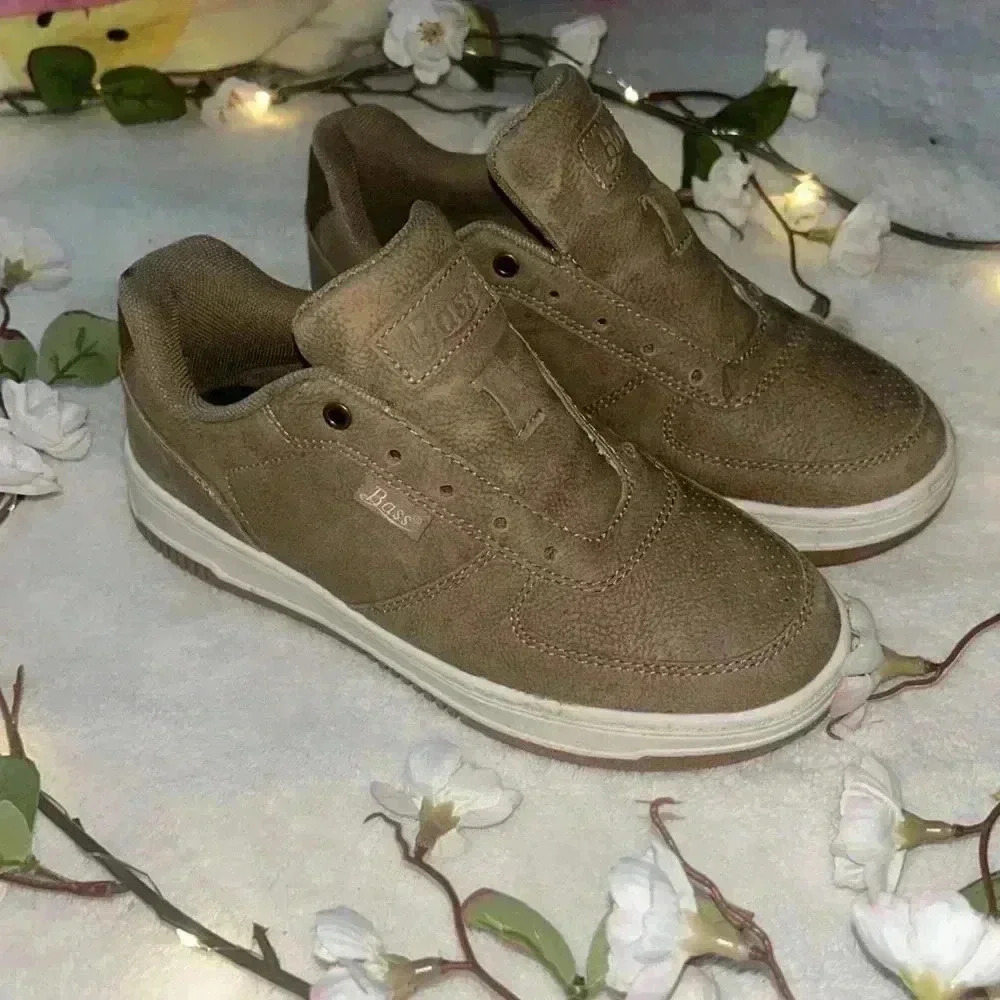 Gently used boys best shoes, size 3 - Picture 2 of 10